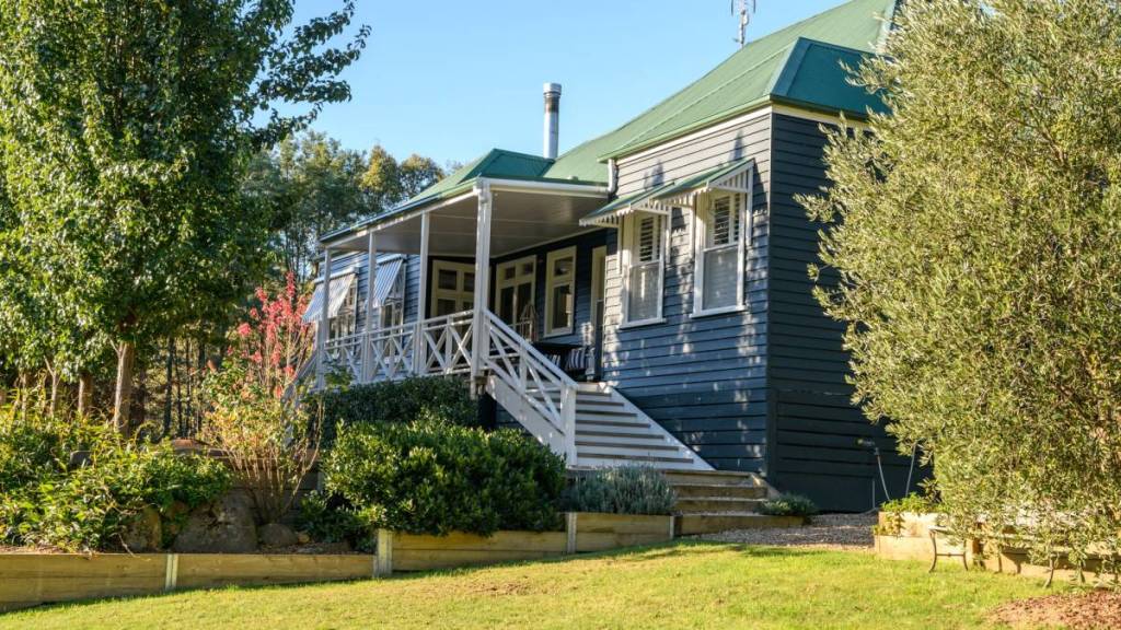 reading retreat in daylesford, victoria