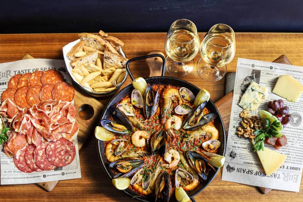 a paella, cured meats and glasses of wine at El Rincon