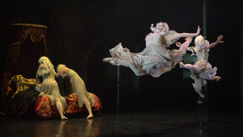 ballet performers dancing at Dracula: Ballet at its Darkest