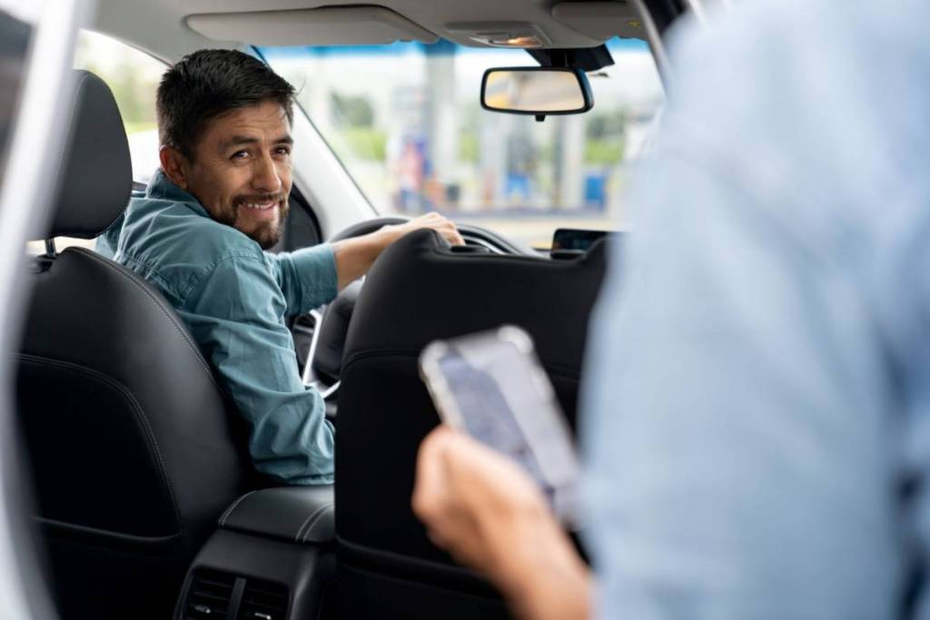 taxi driver in melbourne talking to the passenger