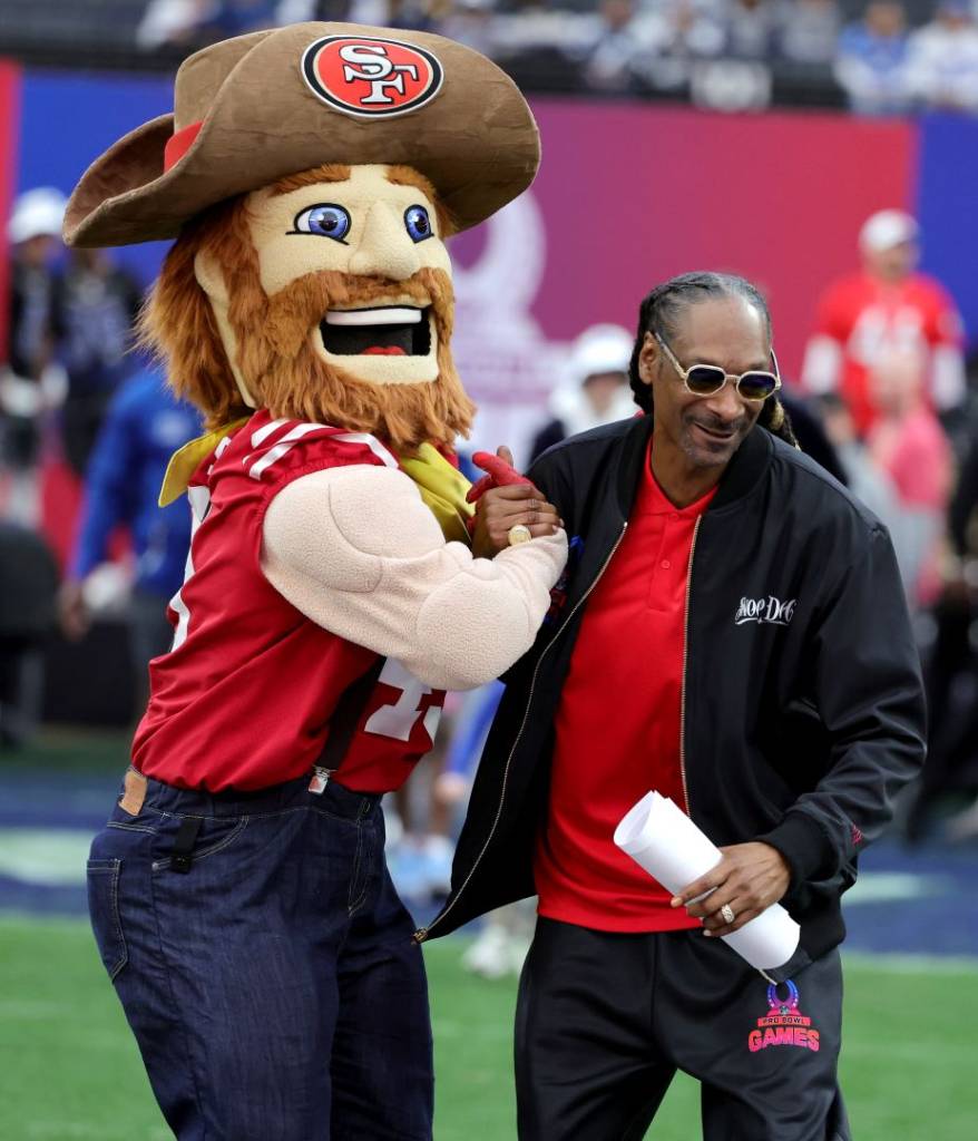 Sourdough Sam and Snoop Dogg at an NFL game