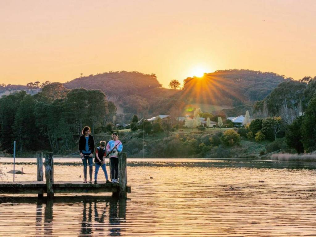 lake sambell reserve in beechworth, victoria