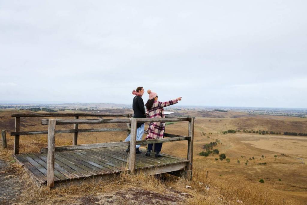 two people pointing and admiring view from Red Rock Lookout