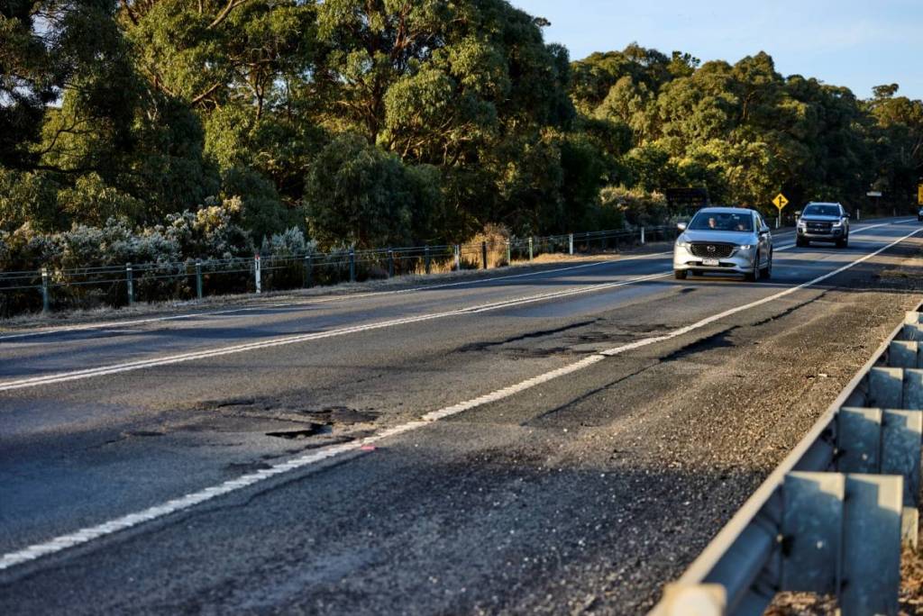 car driving along Midland Highway