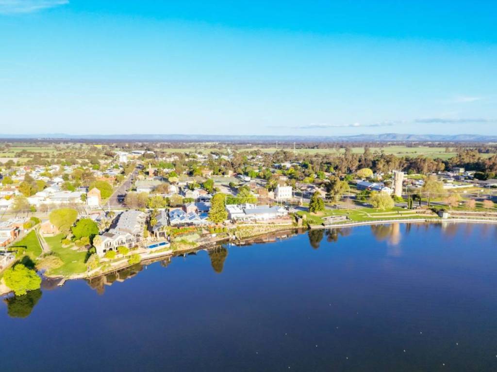 nagambie near melbourne victoria day trip to lakeside town