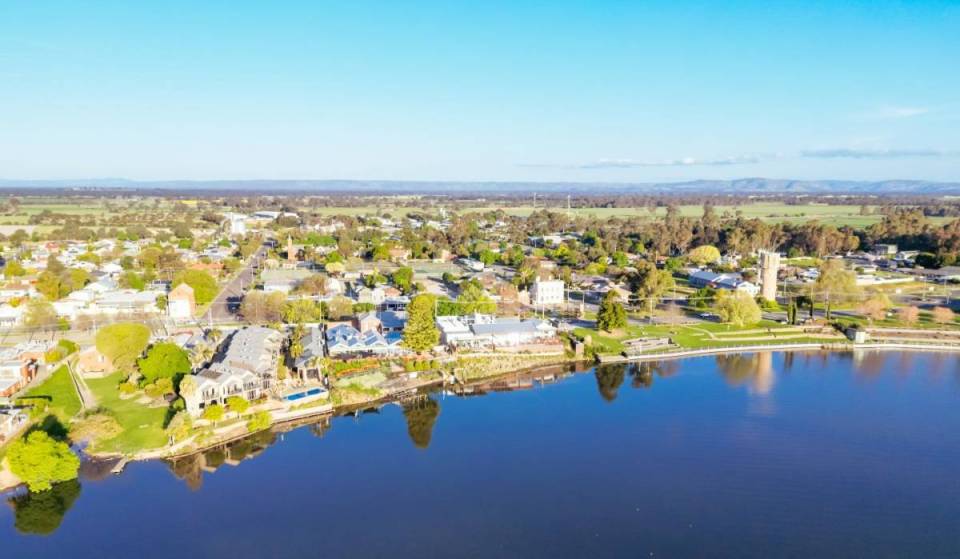 This lakeside gold rush town 90 minutes from Melbourne is a smarter spring alternative to the Yarra Valley — with rich heritage, waterfront wineries and Victoria’s longest river