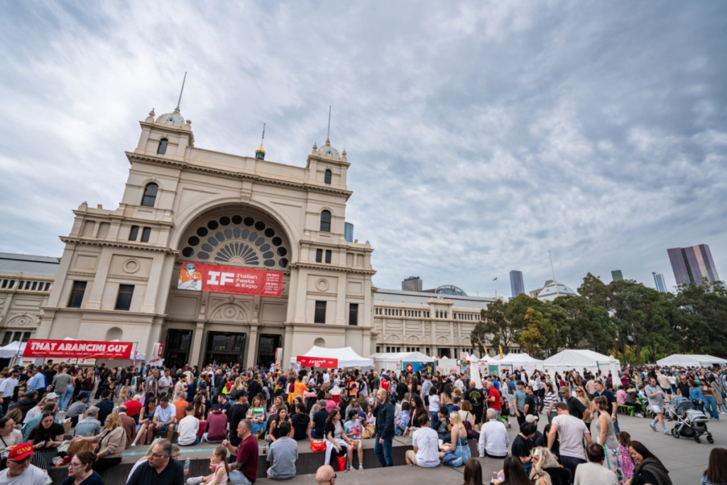 people gathered outside Royal Exhibition Building for Italian Festa & Expo
