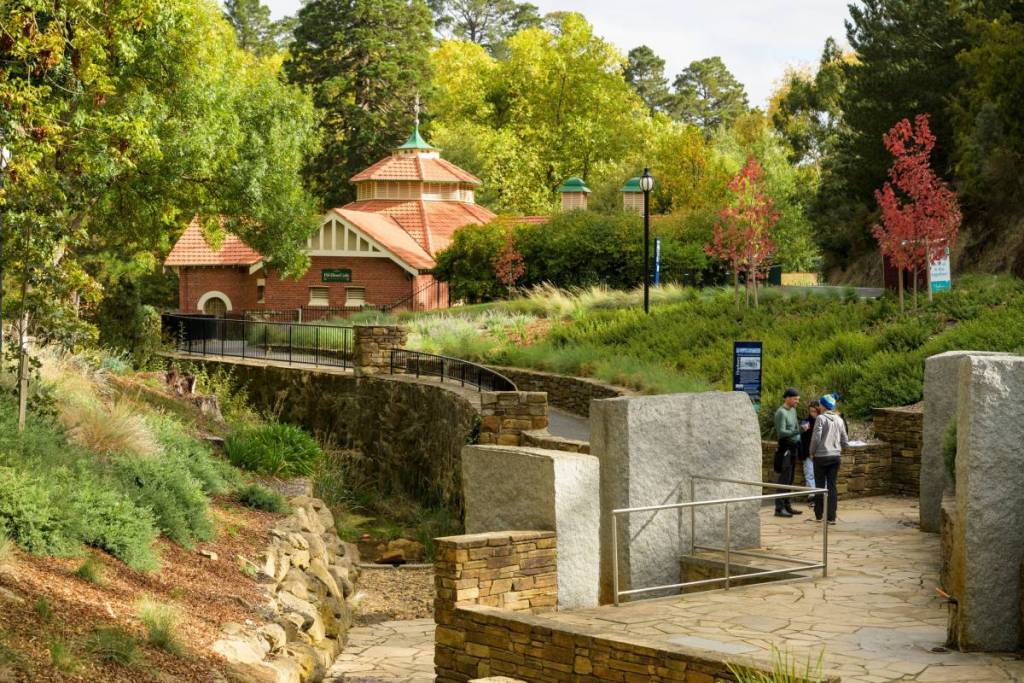 path to Hepburn Pavilion Cafe