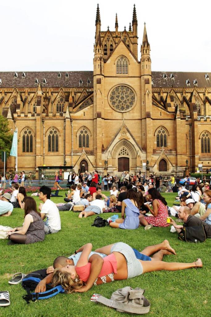 couples enganging in PDA in Sydney