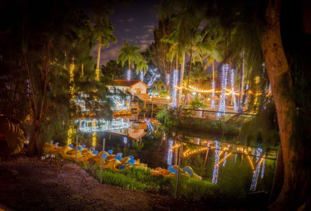 Les lumières de Noël de Pinto's Farm illuminent le parc
