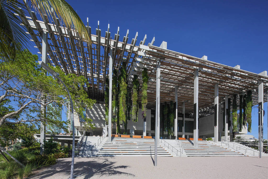 Museu de Arte Pérez de Miami, fachada leste
