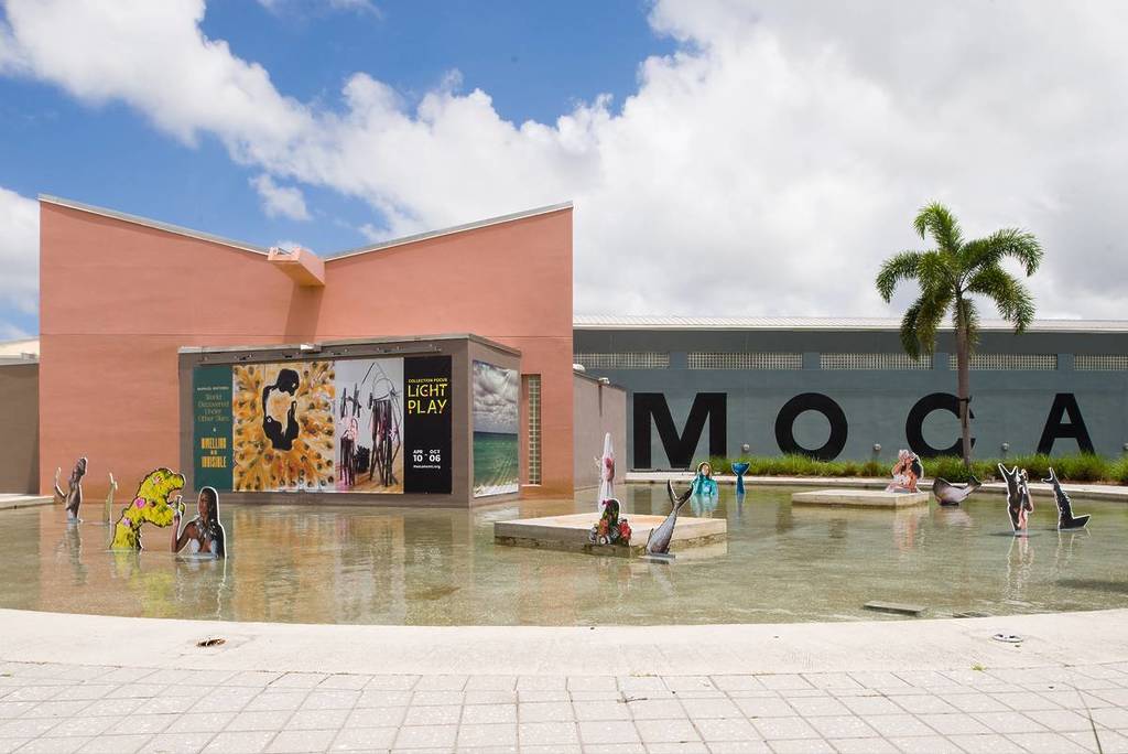 Instalação externa do Museum of Contemporary Art North Miami