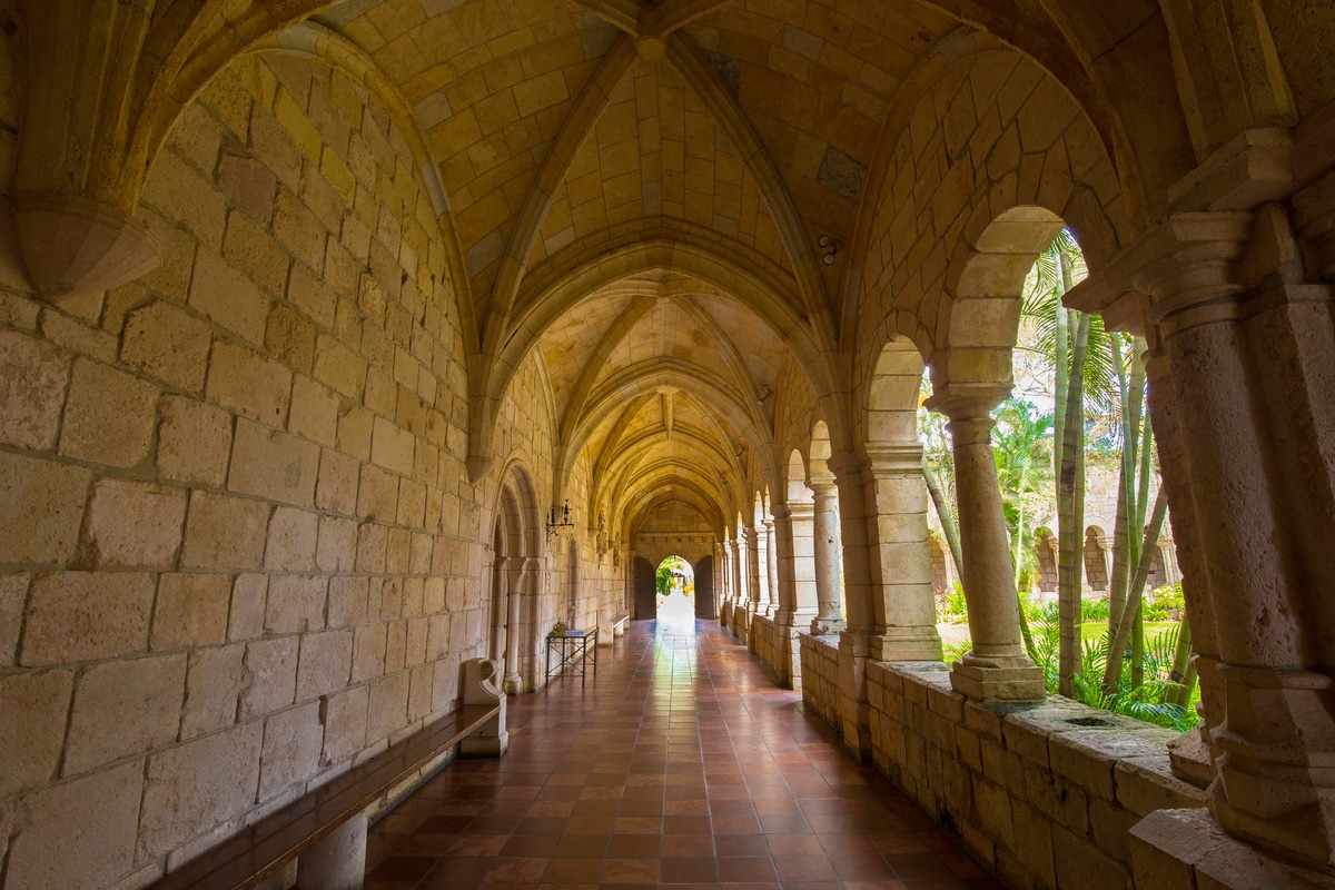 An Evening Of Fine Art Will Take Over North Miami Beach’s Surreal