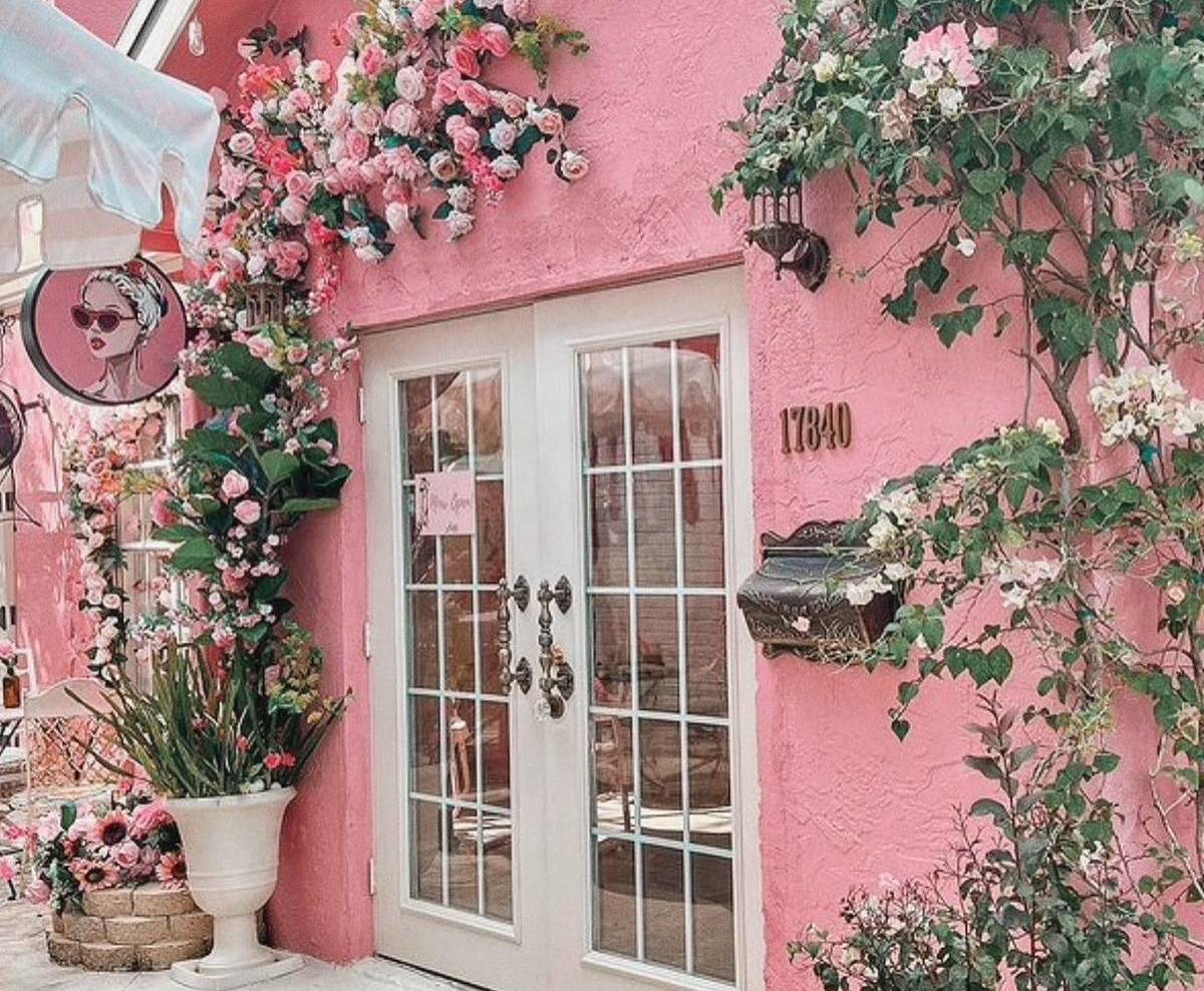 Lolita Dessert Club exterior