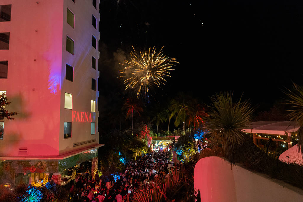 Fuegos artificiales de Nochevieja en Faena Miami Beach