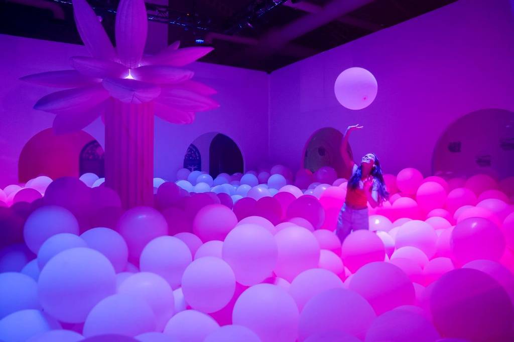 large bubble/ball pit at Planet bubblw