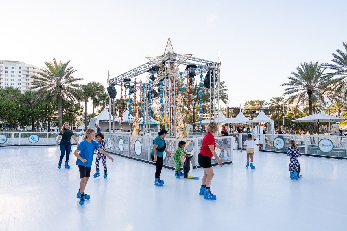 A 4,000SquareFoot Ice Rink Has Opened In Las Olas