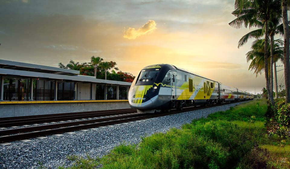 Brightline presenta las nuevas tarifas «FLEX» para viajes a Orlando con reembolsos completos, sin gastos de cambio y con traslados gratuitos a los aeropuertos MIA y FLL