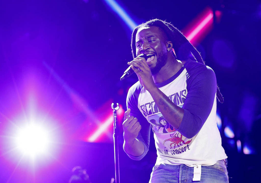 NASHVILLE, TENNESSEE - 06. JUNI: Shaboozey tritt auf der Hauptbühne während des CMA Fest 2025 im Nissan Stadium am 06. Juni 2025 in Nashville, Tennessee auf.
