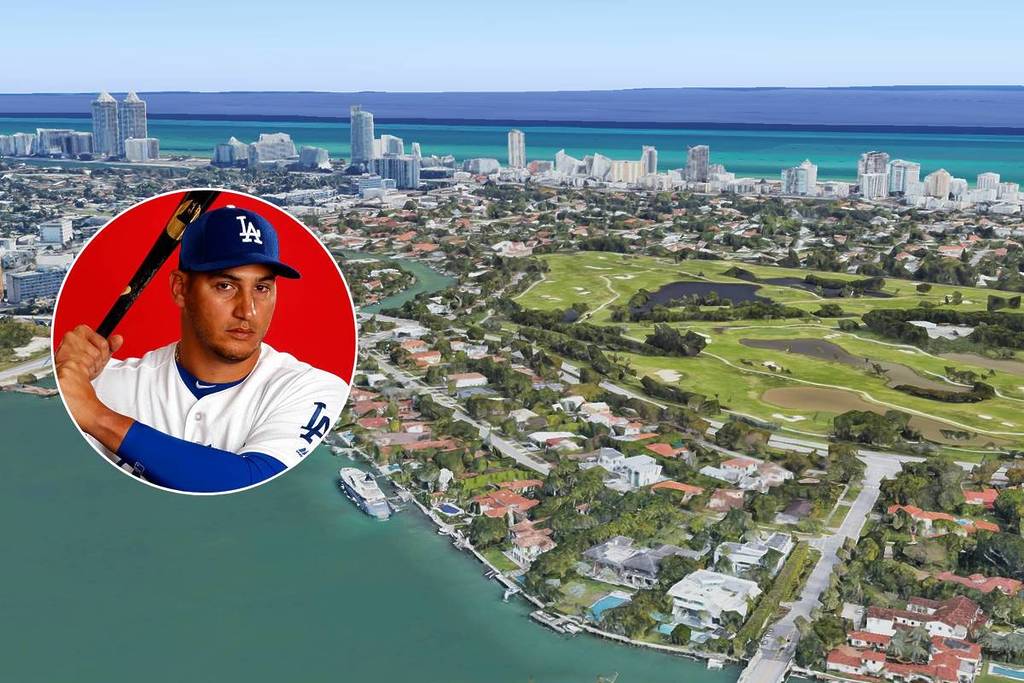 Vue aérienne de North Bay Road et d'Alex Guerrero des L.A. Dodgers
