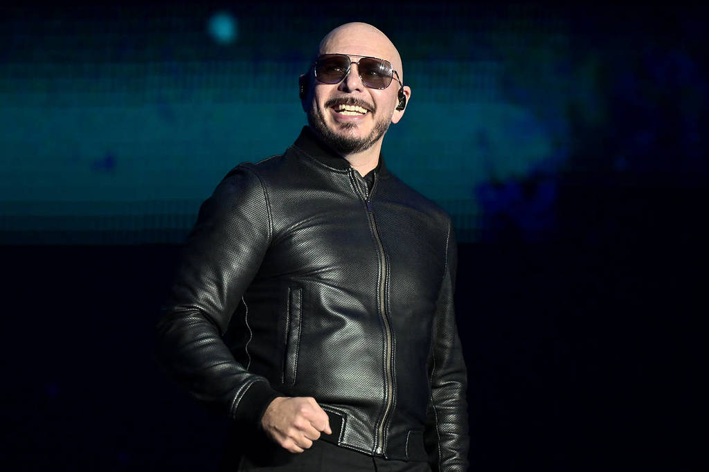 SAN ANTONIO, TEXAS - APRIL 04: Pitbull tritt auf der Bühne der AT&T Block Party während des 2025 NCAA March Madness Music Festival am 04. April 2025 in San Antonio, Texas auf.
