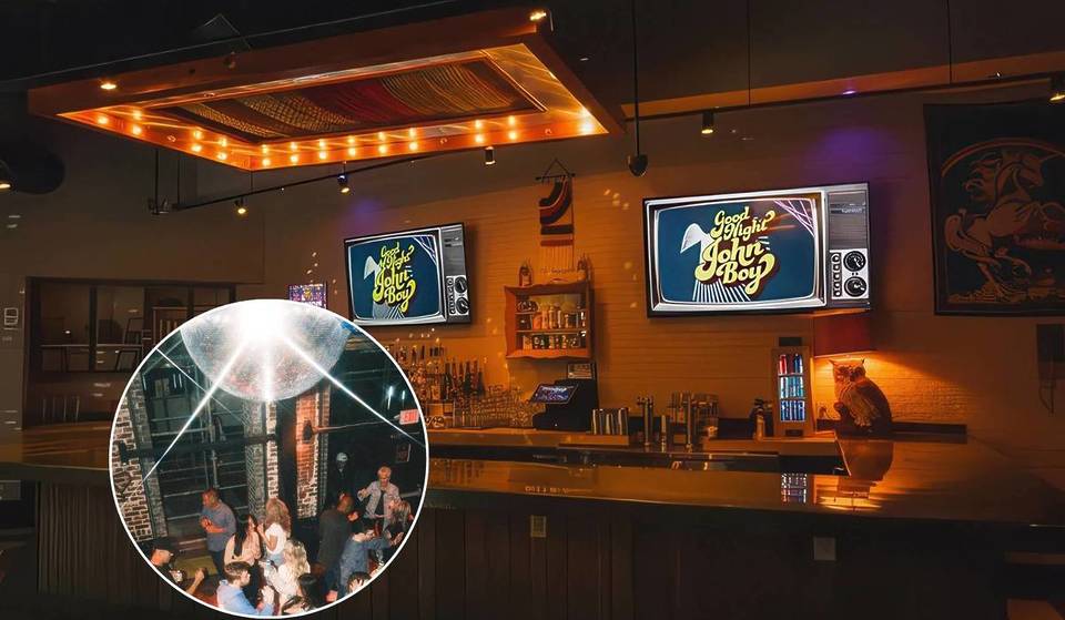 Este deslumbrante clube de discoteca a mais de uma hora de Miami leva você a uma viagem nostálgica de volta aos anos 70