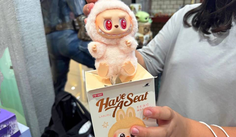 Bei diesem Pop-Up in Miami kannst du dir dieses Wochenende dein Labubu einfärben, piercen und mit Edelsteinen versehen lassen