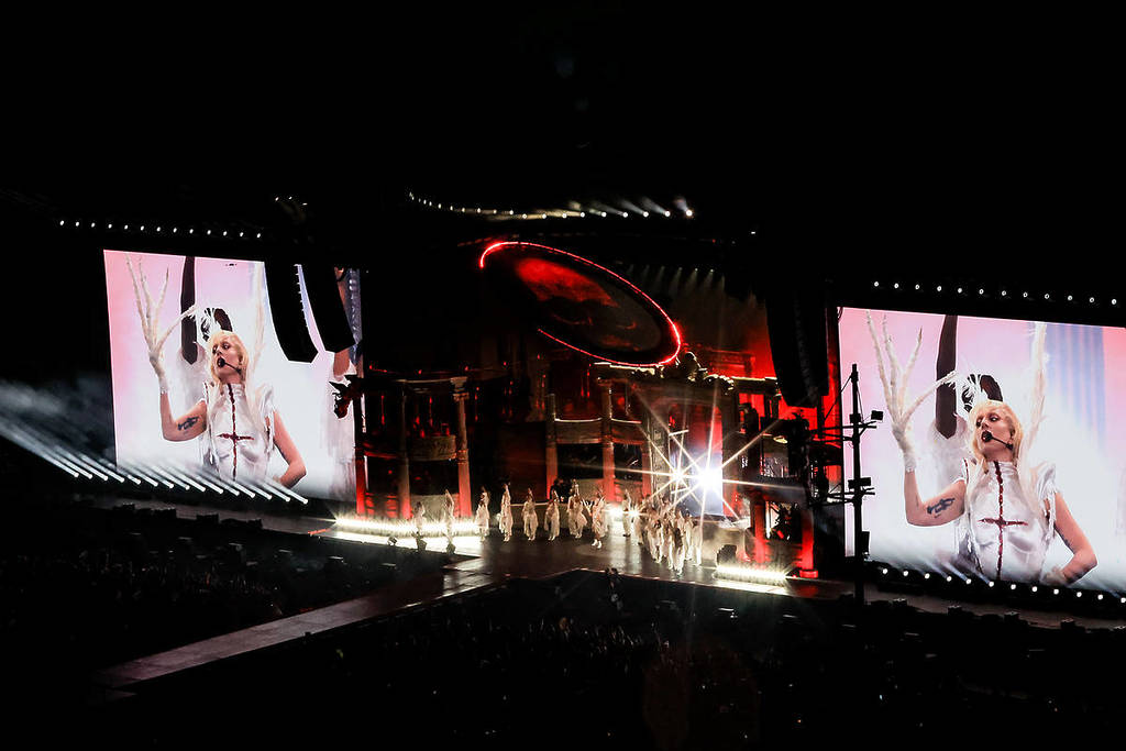 RIO DE JANEIRO, BRÉSIL - 03 MAI : Lady Gaga se produit lors d'un grand spectacle gratuit à Copacabana Beach le 03 mai 2025 à Rio de Janeiro, Brésil. (