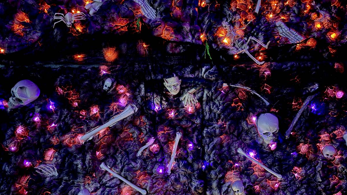 Rosalia's Kitchen Halloween decor