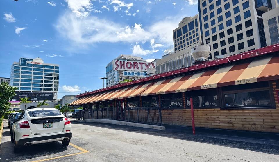 Após 75 anos, este icônico ponto de referência de churrasco do sul de Miami está sendo demolido