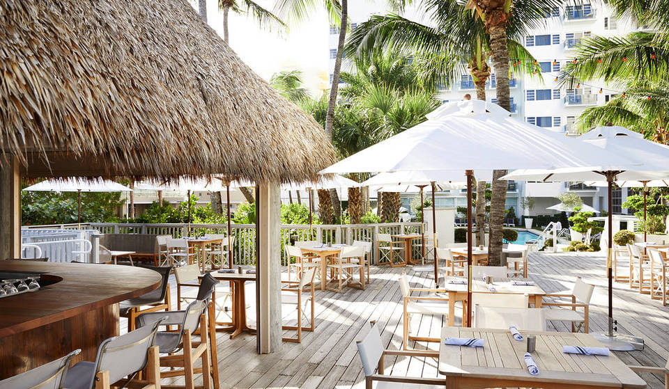 2 dos melhores restaurantes de joias escondidas do país estão no sul da Flórida &#8211; um é um local à beira-mar com um incrível Raw Bar e o outro é um pub histórico