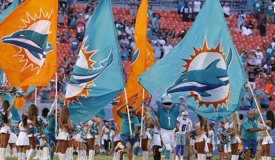 O fã médio do Miami Dolphins passa mais de um ano de sua vida falando sobre o time, de acordo com um novo estudo