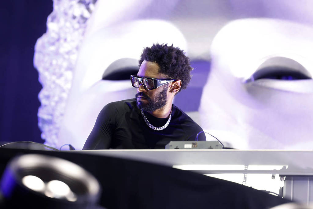 INDIO, CALIFÓRNIA - 21 DE ABRIL: Kaytranada se apresenta no Outdoor Theatre durante o 2023 Coachella Valley Music and Arts Festival em 21 de abril de 2023 em Indio, Califórnia.