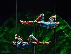 Das Unmögliche möglich machen“: Der Cirque du Soleil verrät, wie die Akrobaten von LUZIA die Schwerkraft unter dem Zirkuszelt in Miami überwinden