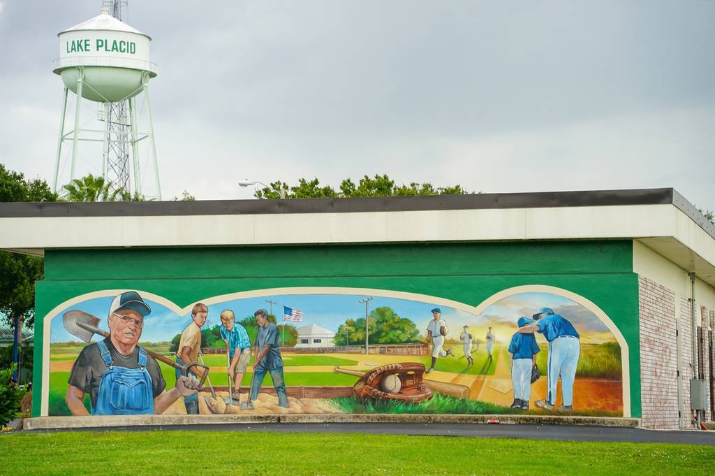 Lake Placid: Cidade dos Murais de Arte e Capital Mundial do Caládio.
