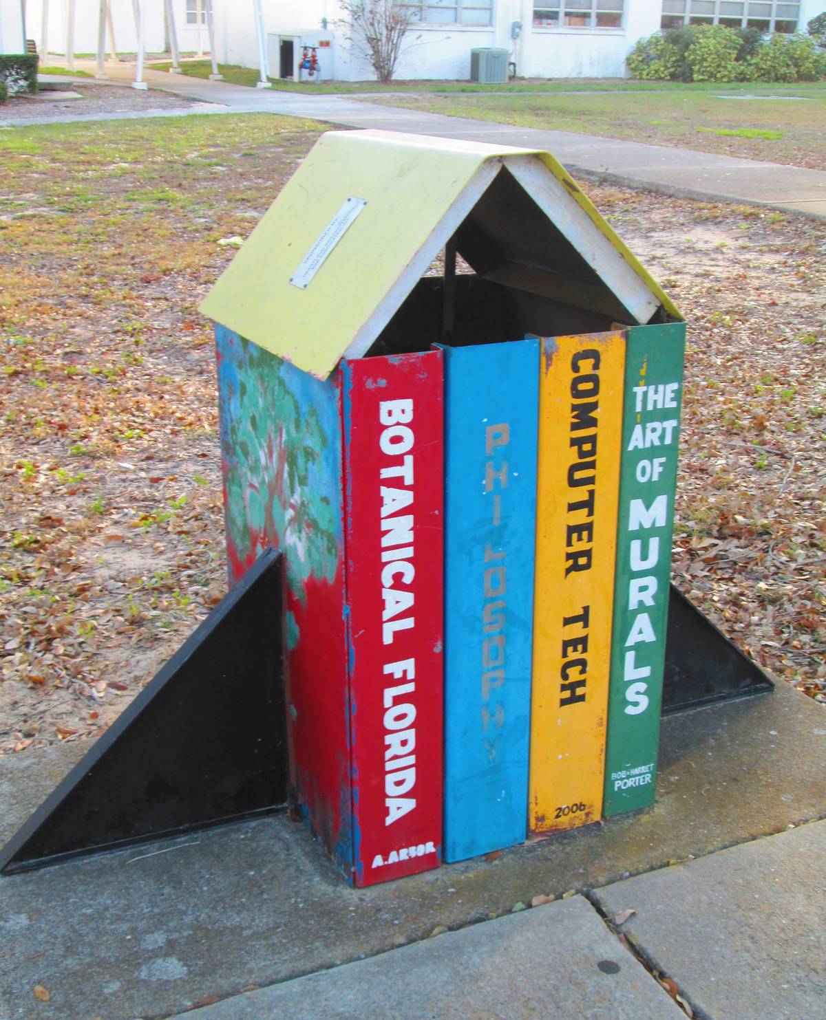 Trash can - books, Lake Placid, Florida