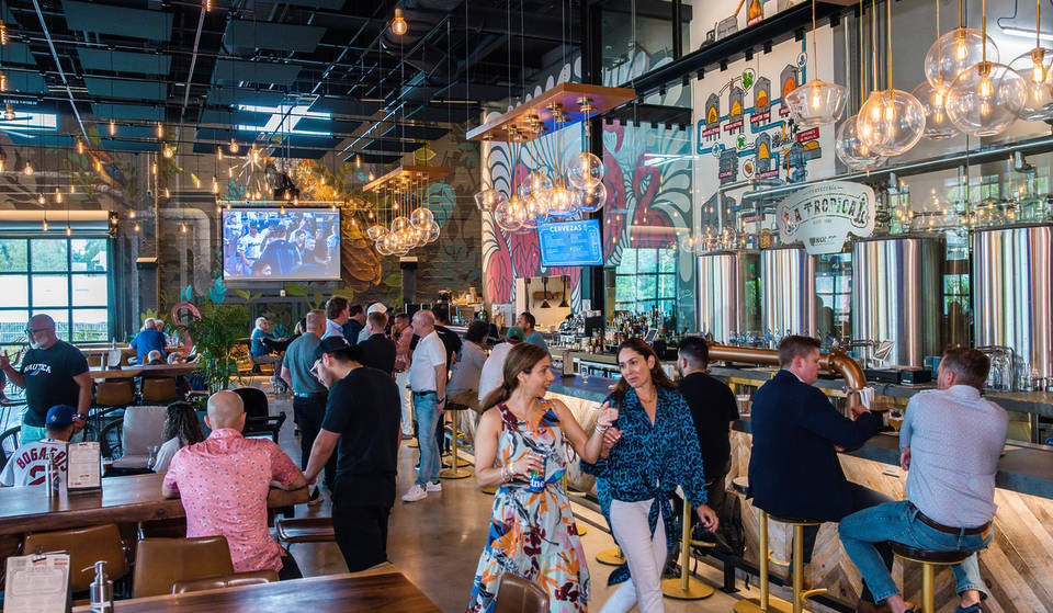 Los 11 mejores lugares de Miami para ver la Super Bowl —y a Bad Bunny en el descanso— este domingo.