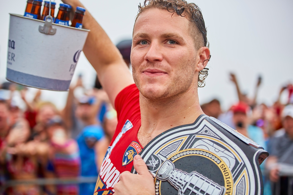 Fort Lauderdale, Florida, USA. 30th June 2024. Hundreds fans in Fort Lauderdale to celebrate the Florida Panthers' Stanley Cup victory parade on Sunday 2024. Panthers edge Oilers in Game 7.