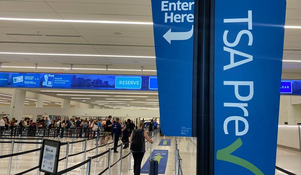 Diese neue TSA-Funktion ist gerade am MIA eingeführt worden – und ermöglicht es dir, die Sicherheitskontrolle zu passieren, ohne deine Bordkarte oder deinen Ausweis vorzeigen zu müssen.