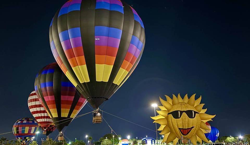 Un enorme y brillante festival de globos aerostáticos y láser ilumina Miami este fin de semana. Aquí te explicamos cómo conseguir un paseo.