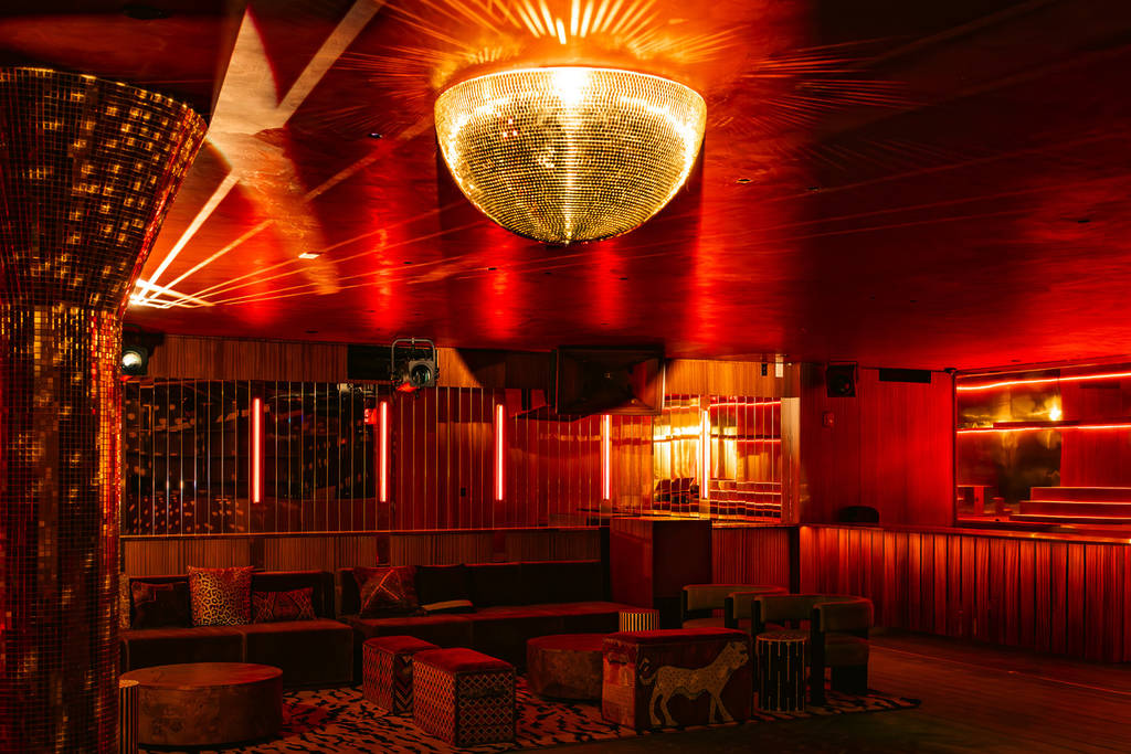 Interior do Lion's Den