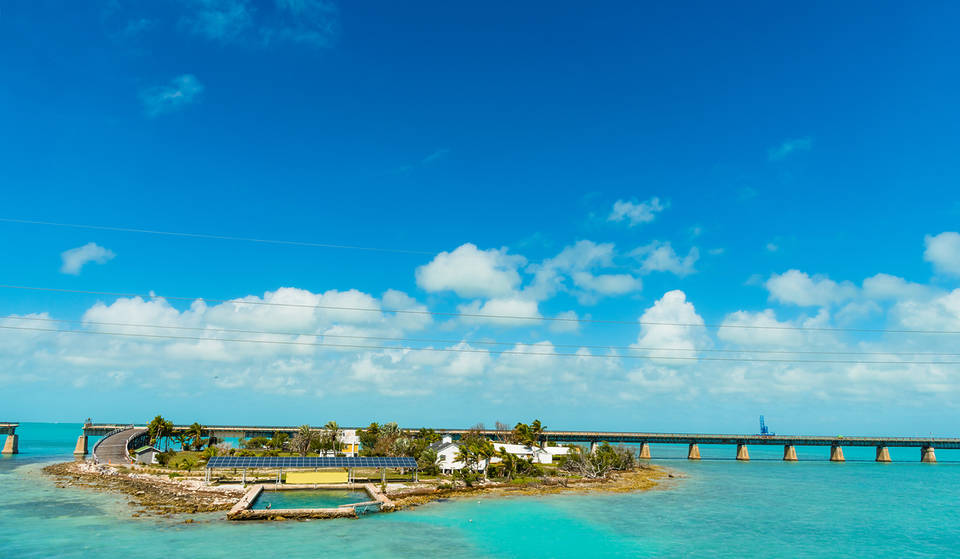 O segredo mais bem guardado das Florida Keys é esta ilha histórica de 5 acres escondida bem debaixo da Old Seven Mile Bridge