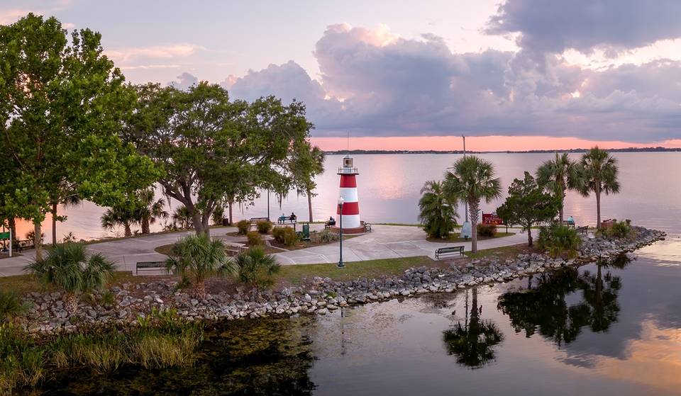 Esta charmosa cidade à beira do lago na Flórida Central é o subúrbio mais atraente para quem está se mudando para o estado, de acordo com um novo relatório
