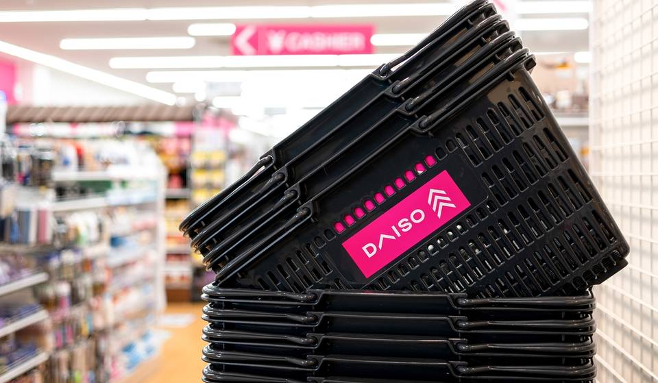 Daiso, la chaîne japonaise culte, ouvre un nouveau magasin à Miami ce week-end — et les 100 premiers clients pourront repartir avec un sac fourre-tout exclusif