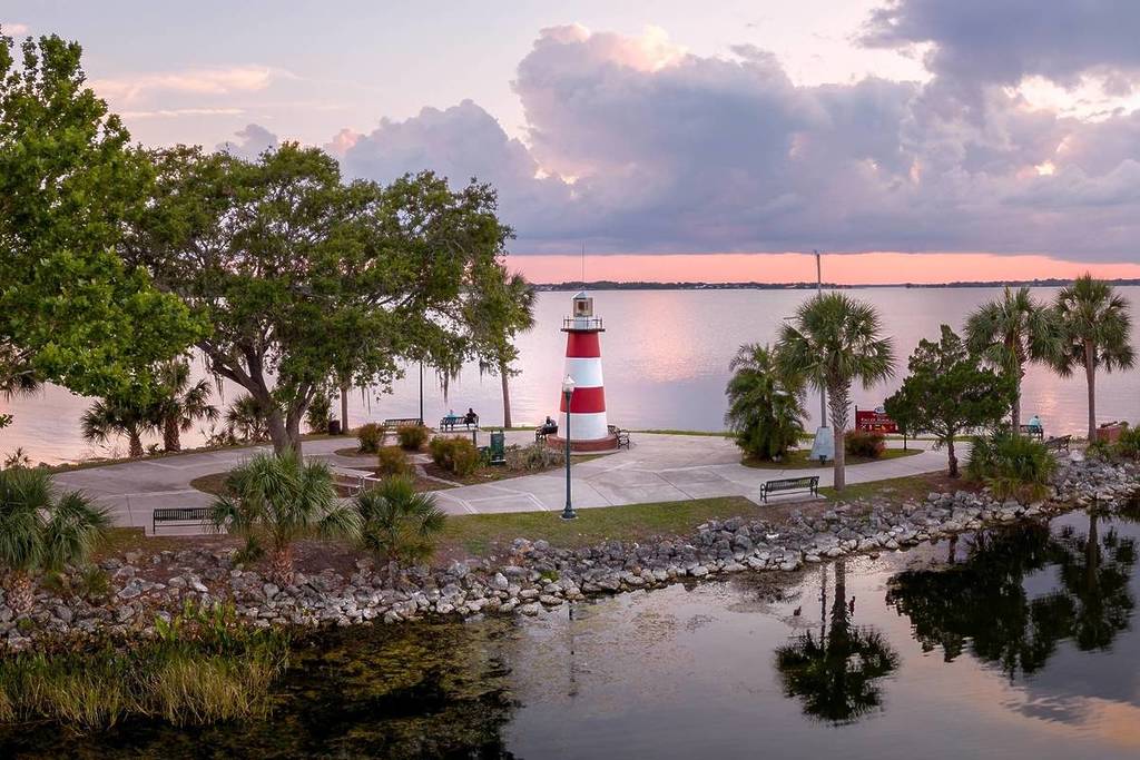 Vista panorâmica do Farol de Mount Dora, Mount Dora, Flórida, EUA, ao norte de Orlando, FL