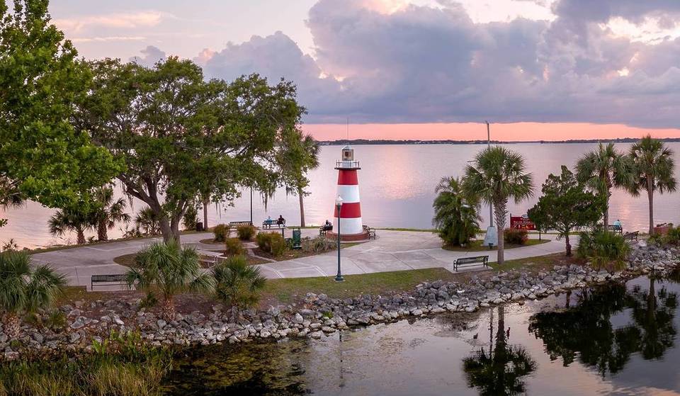 Esta localidad montañosa a orillas de un lago acaba de entrar en la lista de National Geographic de las «100 escapadas imprescindibles» en Estados Unidos, y está a solo 4 horas de Miami.