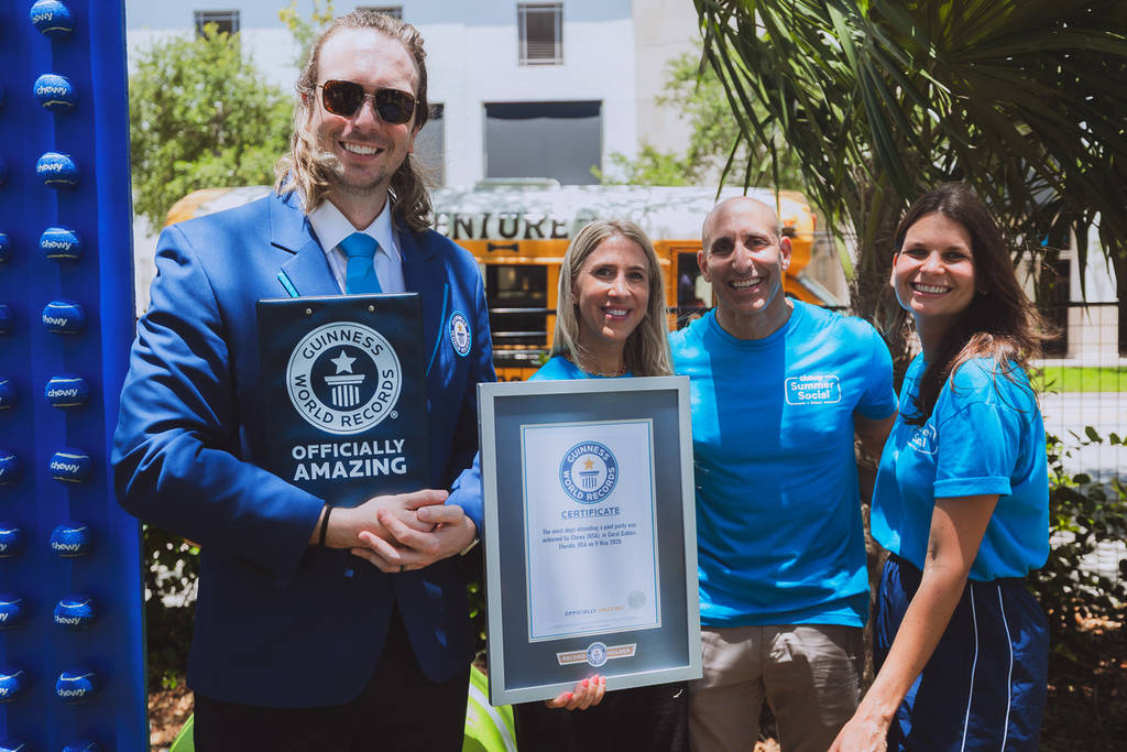 Chewy recibe el certificado Guinness