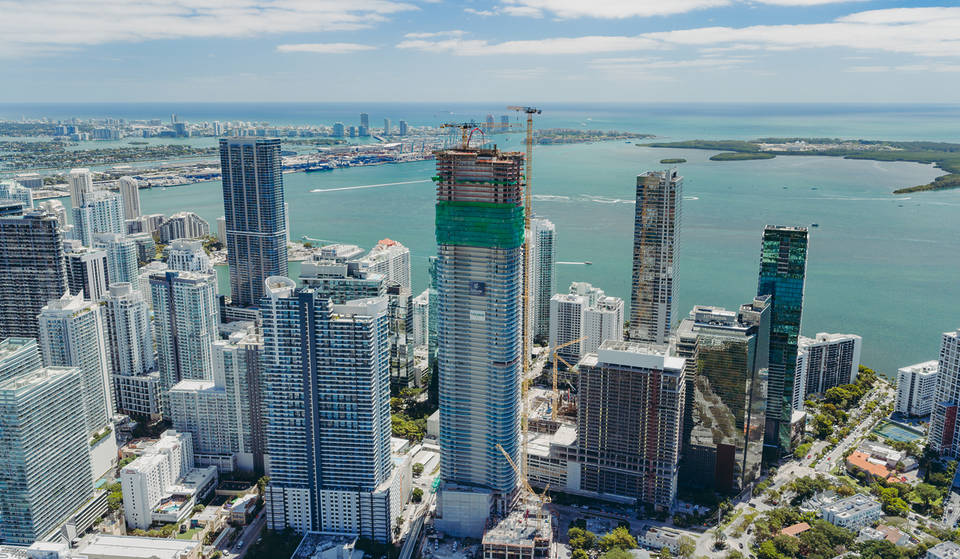O mais novo empreendimento de 80 andares de Brickell acaba de se tornar o edifício residencial mais alto da Flórida e o mais alto ao sul de Nova York