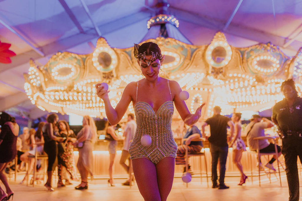 Celebração do solstício de verão no Carousel Club no Gulfstream Park