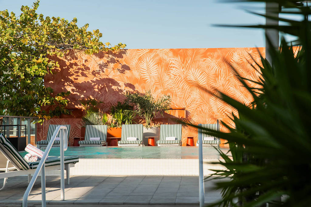 Piscina en la azotea del Novotel